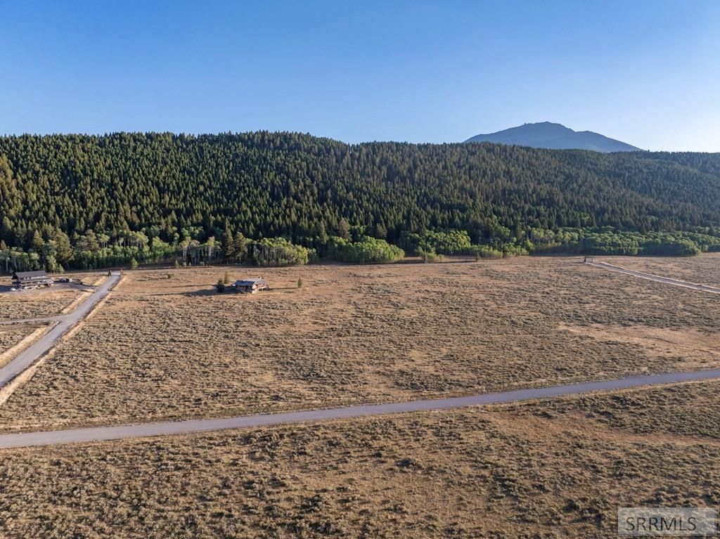 Image 18 of property listing at 3735 Fisher Pointe Drive, Island Park, ID 83429