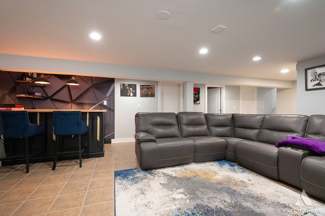 15330 Ingleside Avenue, South Holland, IL 60473