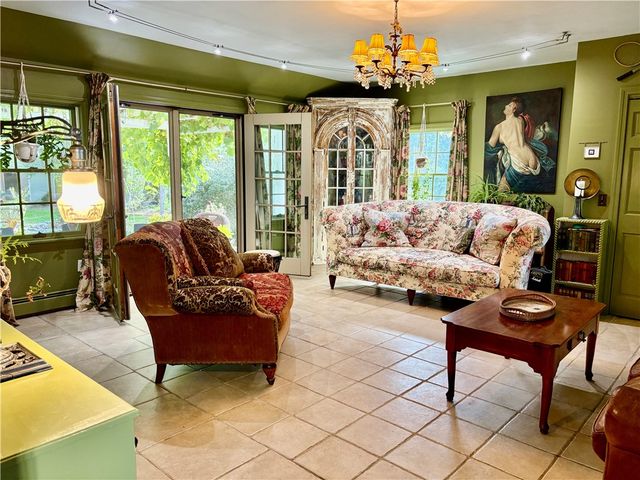 1220 Hope Street, Bristol, RI 02809