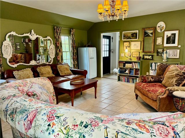 1220 Hope Street, Bristol, RI 02809