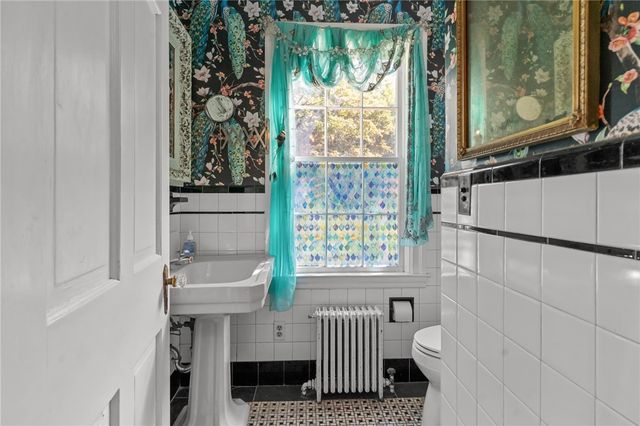 1220 Hope Street, Bristol, RI 02809