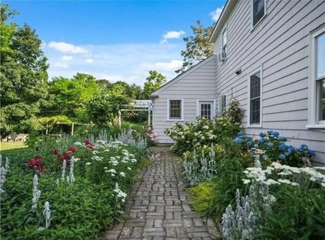 1220 Hope Street, Bristol, RI 02809