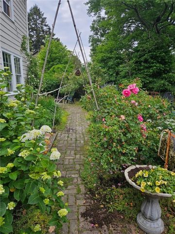 1220 Hope Street, Bristol, RI 02809