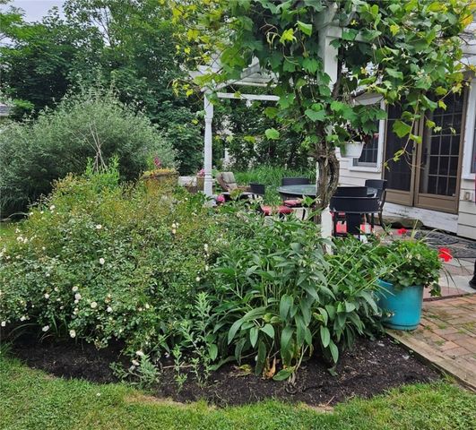 1220 Hope Street, Bristol, RI 02809