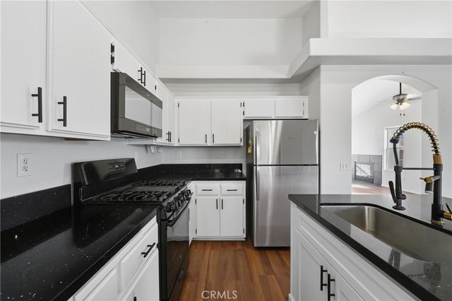 9150 Senna Court, Fontana, CA 92335