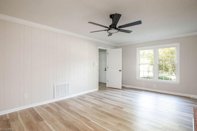 4302 Oak Hollow Drive, High Point, NC 27265