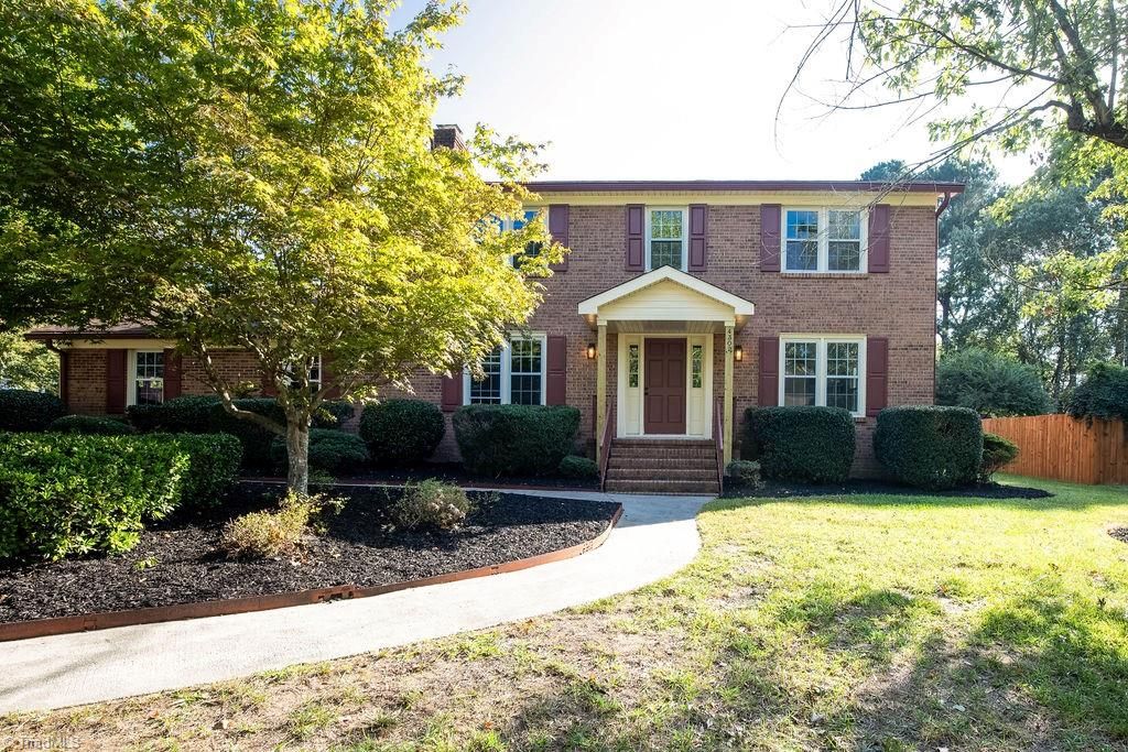 4302 Oak Hollow Drive, High Point, NC 27265