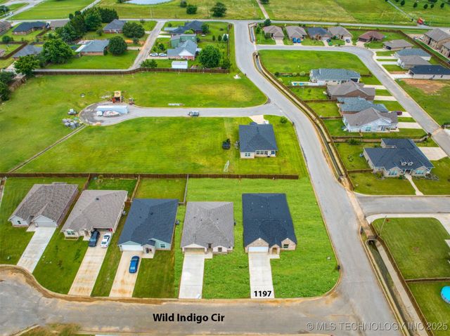 1197 Wild Indigo Circle, Calera, OK 74730
