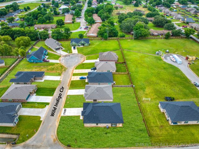 1197 Wild Indigo Circle, Calera, OK 74730