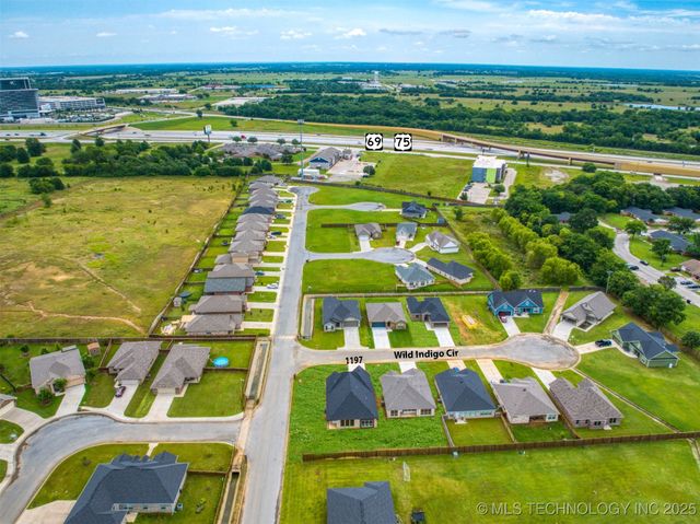 1197 Wild Indigo Circle, Calera, OK 74730