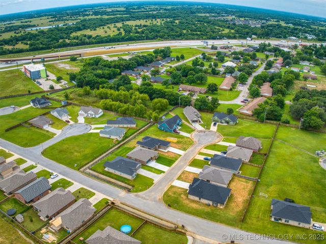 1197 Wild Indigo Circle, Calera, OK 74730