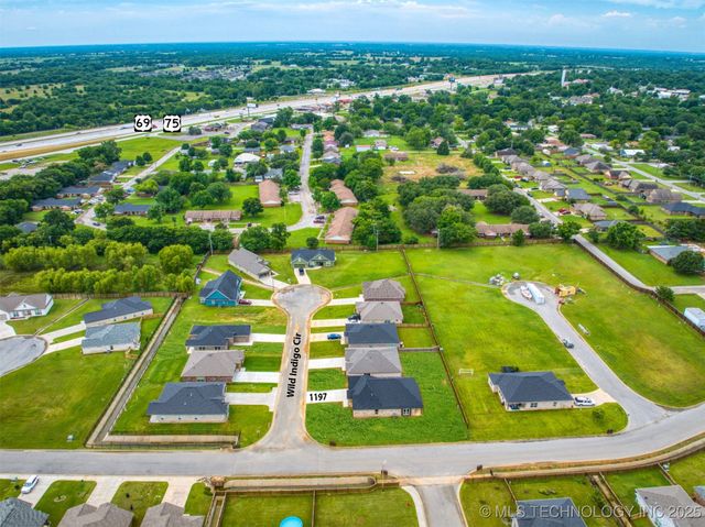 1197 Wild Indigo Circle, Calera, OK 74730