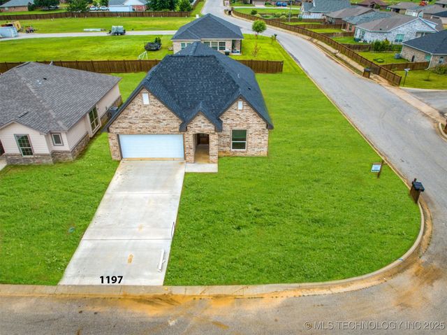 1197 Wild Indigo Circle, Calera, OK 74730