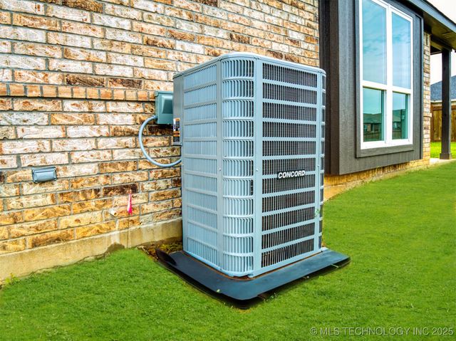 1197 Wild Indigo Circle, Calera, OK 74730