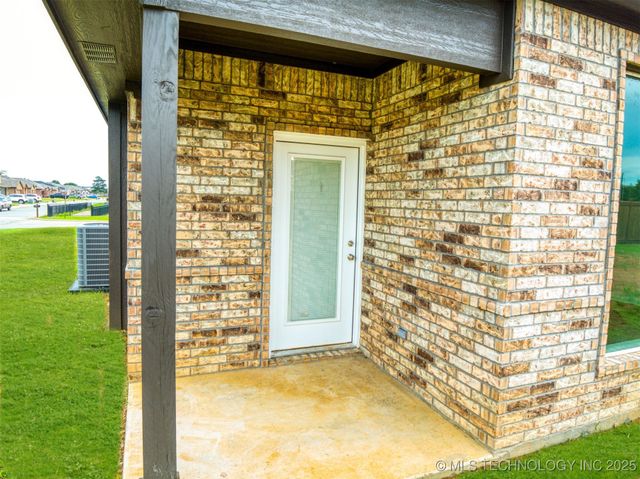 1197 Wild Indigo Circle, Calera, OK 74730