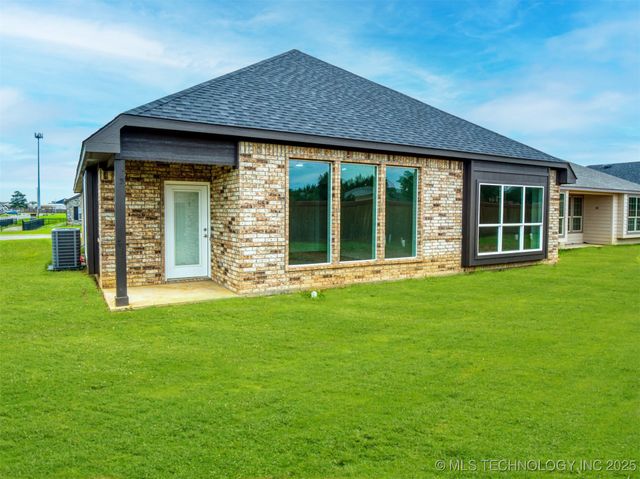 1197 Wild Indigo Circle, Calera, OK 74730