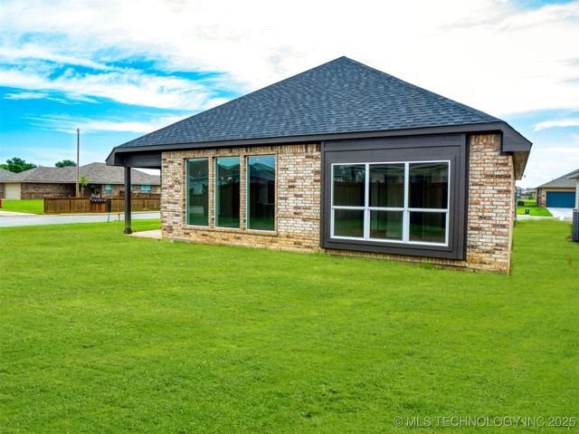 1197 Wild Indigo Circle, Calera, OK 74730