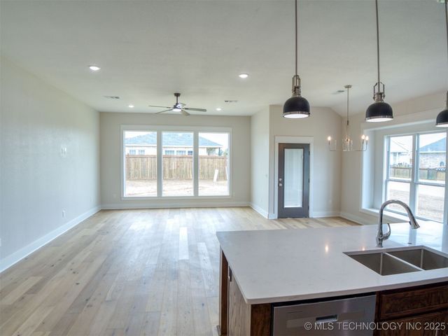 1197 Wild Indigo Circle, Calera, OK 74730