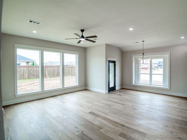 1197 Wild Indigo Circle, Calera, OK 74730