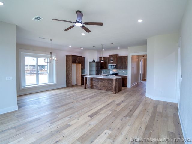 1197 Wild Indigo Circle, Calera, OK 74730