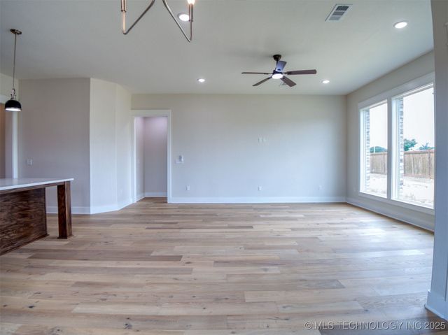 1197 Wild Indigo Circle, Calera, OK 74730