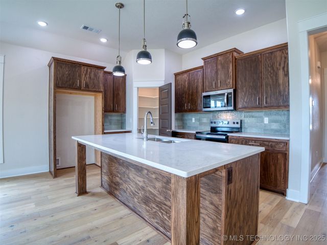 1197 Wild Indigo Circle, Calera, OK 74730