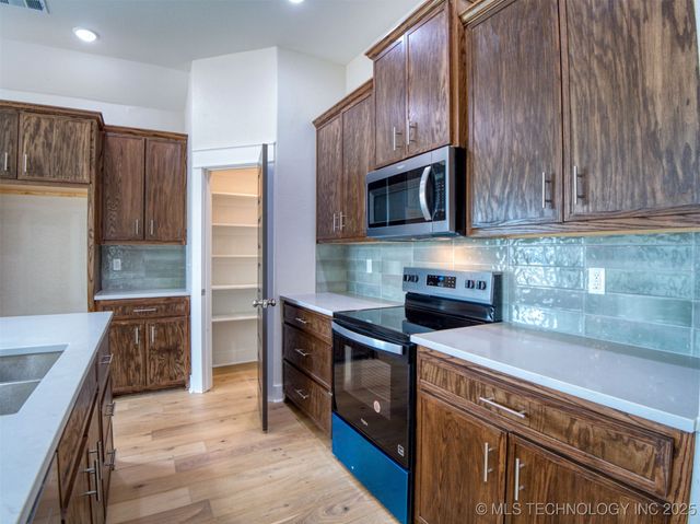 1197 Wild Indigo Circle, Calera, OK 74730