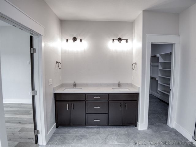 1197 Wild Indigo Circle, Calera, OK 74730