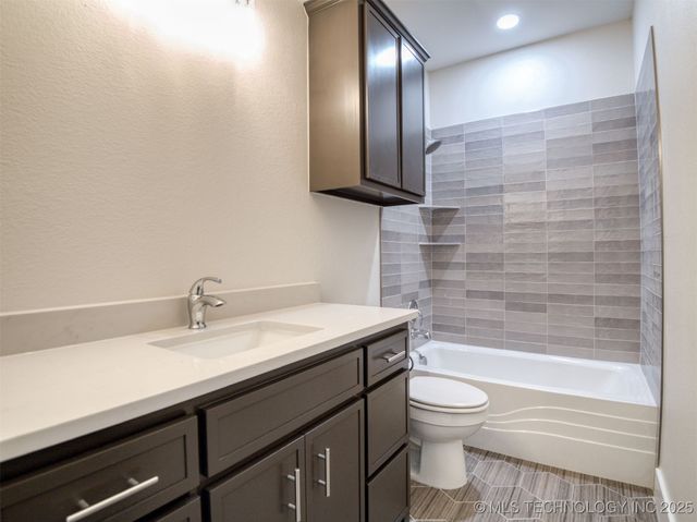 1197 Wild Indigo Circle, Calera, OK 74730