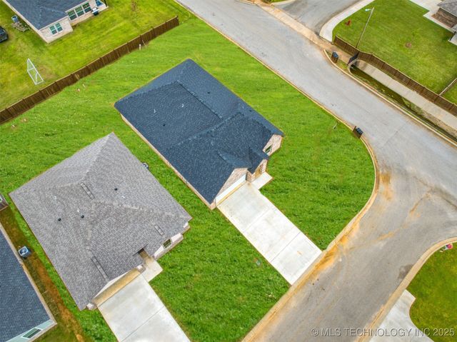 1197 Wild Indigo Circle, Calera, OK 74730