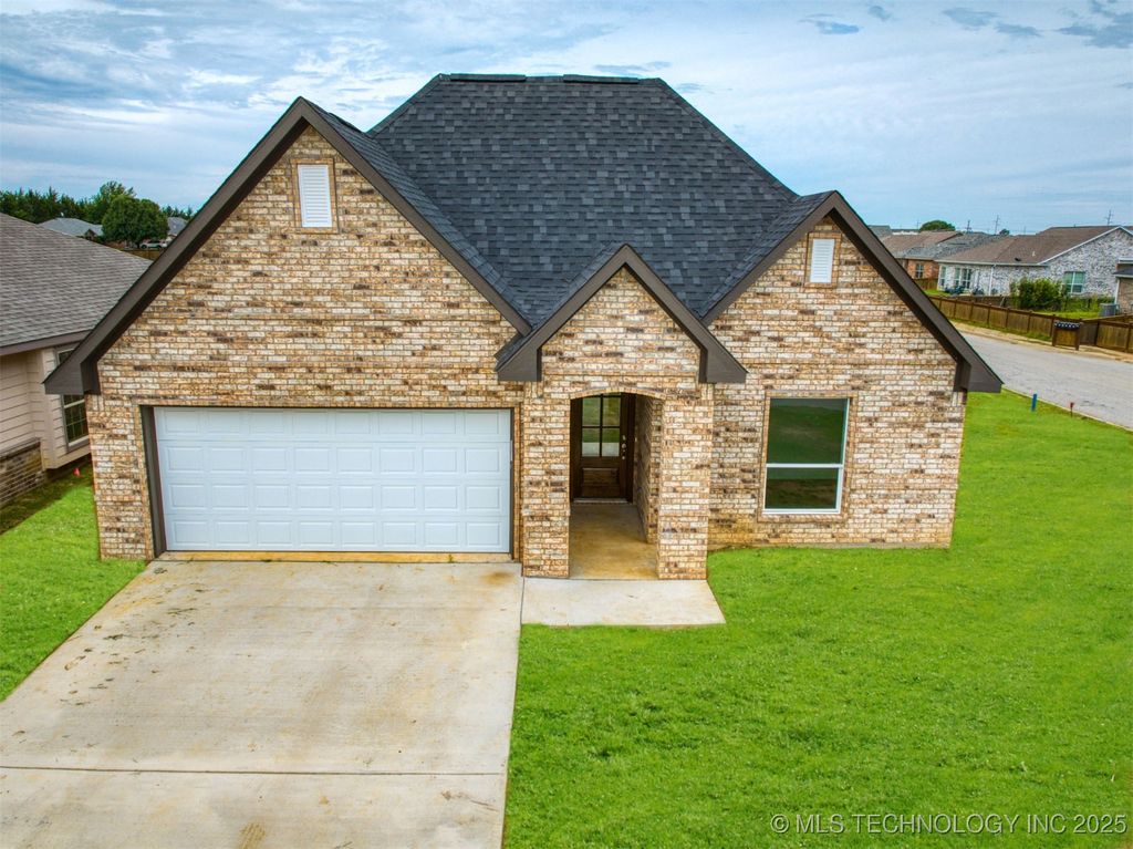 1197 Wild Indigo Circle, Calera, OK 74730
