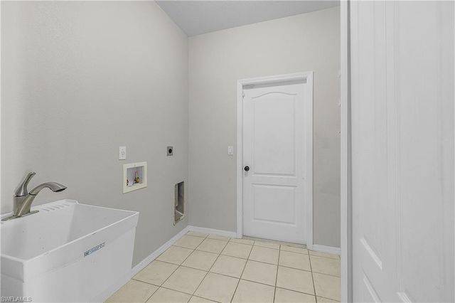 2137 SW 11th CT, Cape Coral, FL 33991