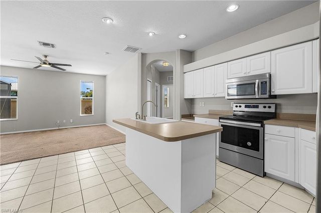 2137 SW 11th CT, Cape Coral, FL 33991