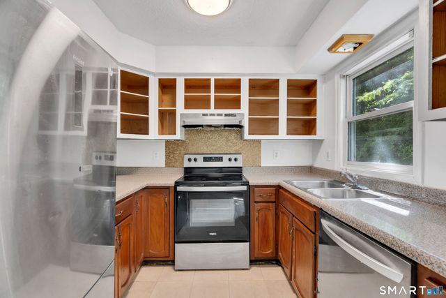 245 Colonial Avenue 16A, Waterbury, CT 06704