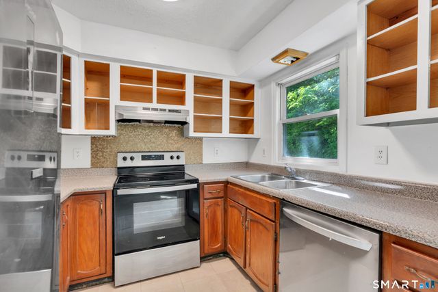 245 Colonial Avenue 16A, Waterbury, CT 06704