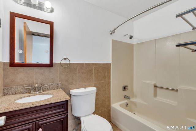 245 Colonial Avenue 16A, Waterbury, CT 06704