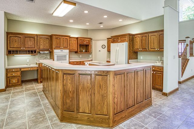 16 Zutano Lane, Hot Springs Village, AR 71909