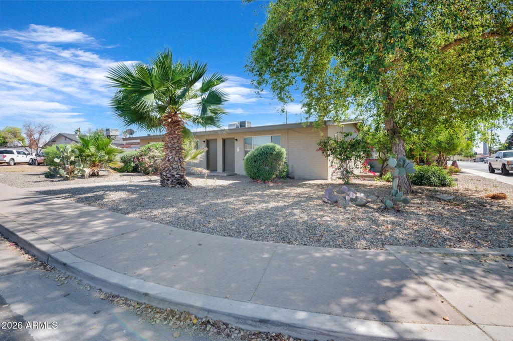 Image 2 of property listing at 1357 W GARDEN Circle, Mesa, AZ 85201