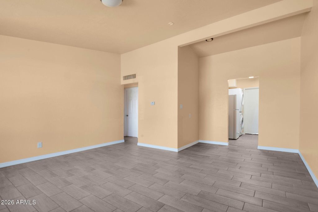 Image 7 of property listing at 1357 W GARDEN Circle, Mesa, AZ 85201