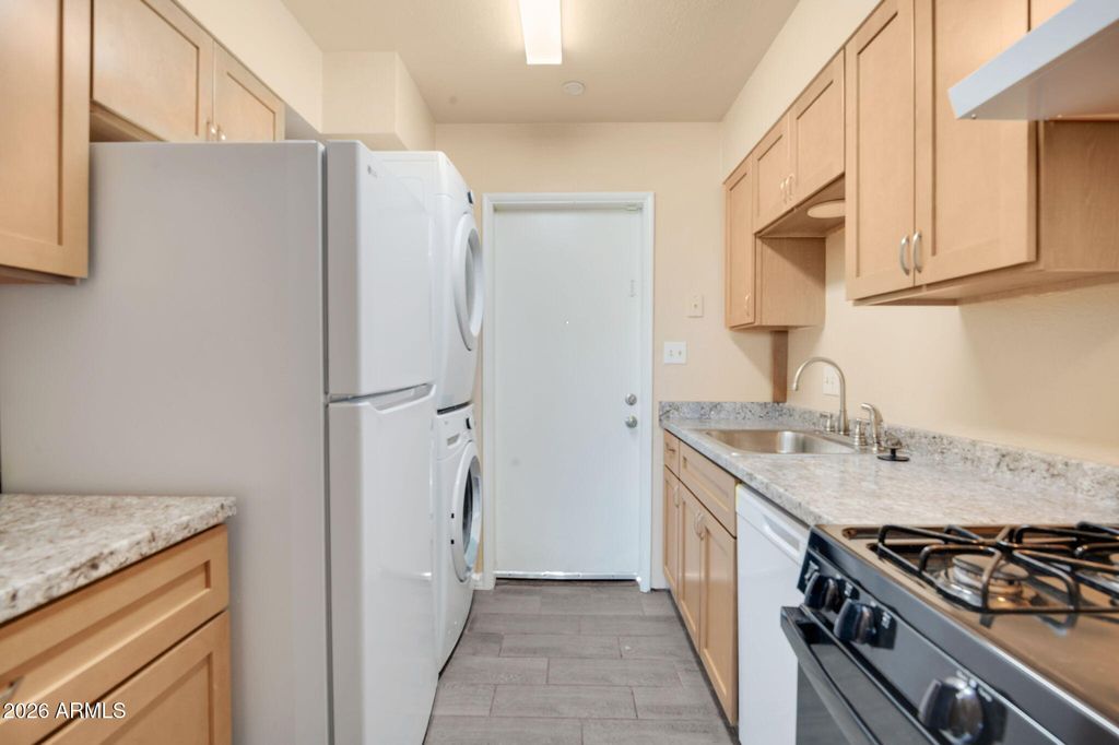 Image 8 of property listing at 1357 W GARDEN Circle, Mesa, AZ 85201