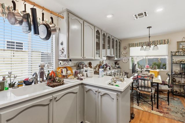 7325 Sunsilver Ln, Sacramento, CA 95828