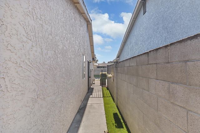 7325 Sunsilver Ln, Sacramento, CA 95828