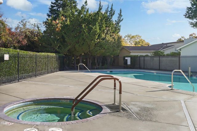 7325 Sunsilver Ln, Sacramento, CA 95828