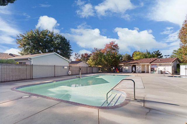 7325 Sunsilver Ln, Sacramento, CA 95828