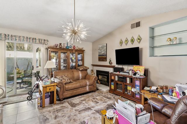 7325 Sunsilver Ln, Sacramento, CA 95828