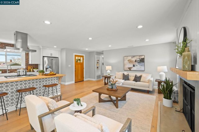 1394 El Camino Dr, Clayton, CA 94517