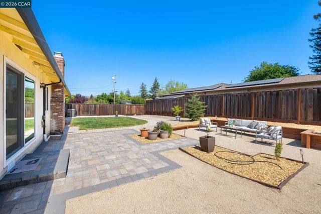 1394 El Camino Dr, Clayton, CA 94517