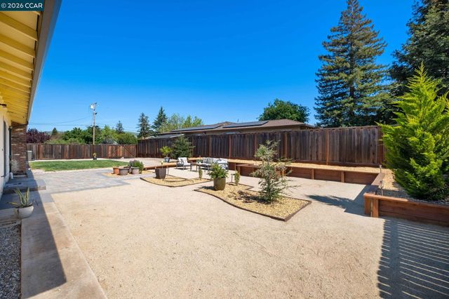 1394 El Camino Dr, Clayton, CA 94517