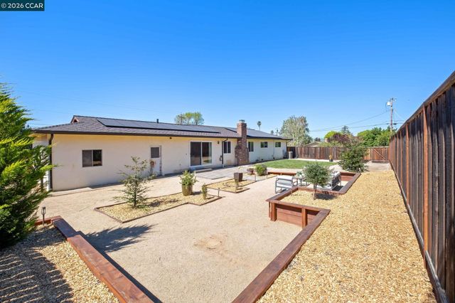 1394 El Camino Dr, Clayton, CA 94517