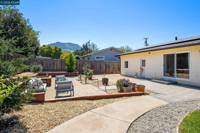 1394 El Camino Dr, Clayton, CA 94517